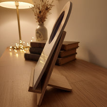 Window Calendar Circular Image - تقويم سنوي نافذة صورة دائرية