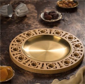 Round  metal plate with wooden frame - طبق نحاس بـ إطار خشب