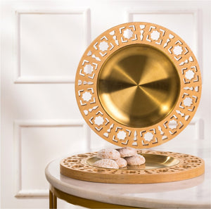 Round  metal plate with wooden frame - طبق نحاس بـ إطار خشب