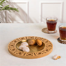 Round tray with metal plate - صينية نحاس بـ إطار خشب